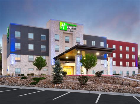 The nearest airport is Chattanooga. . Holiday inn express prices